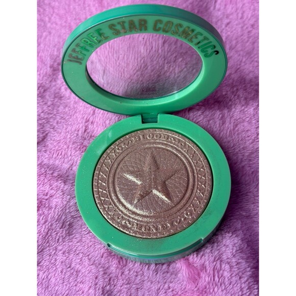 New! Cold Hard Cash Jeffree Star Extreme Frost Highlighter Gold BNWOB NWOT - Picture 4 of 4